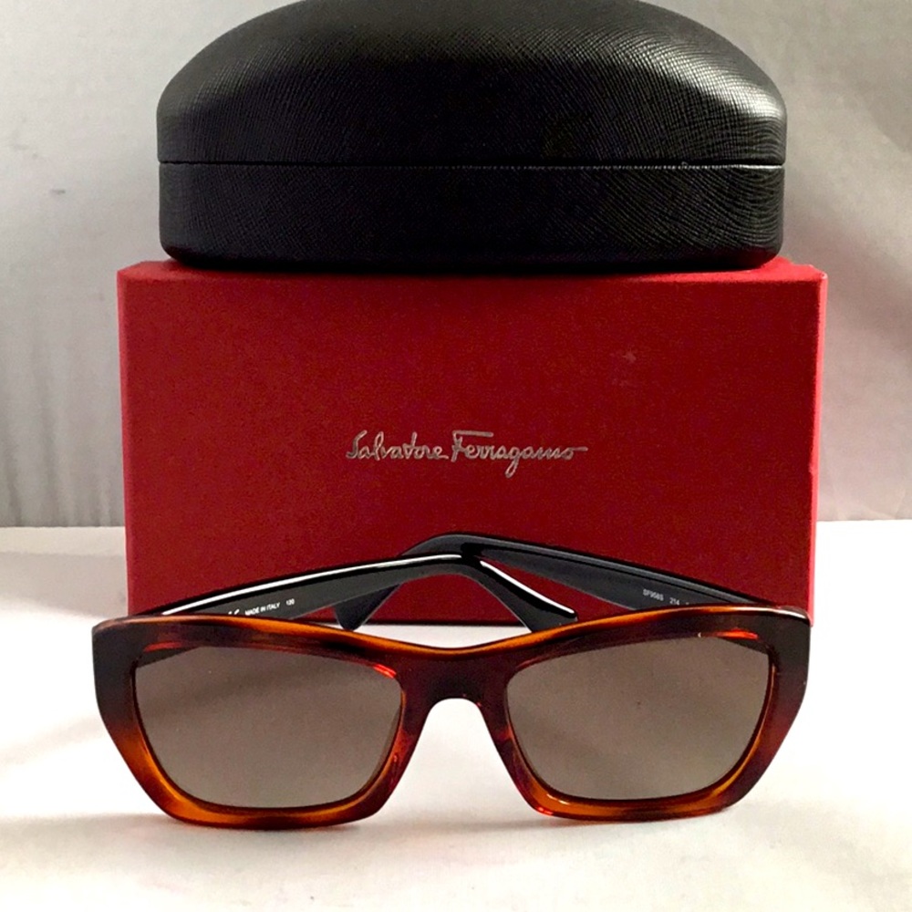 SALVATORE FERRAGAMO LADIES SUNGLASSES.